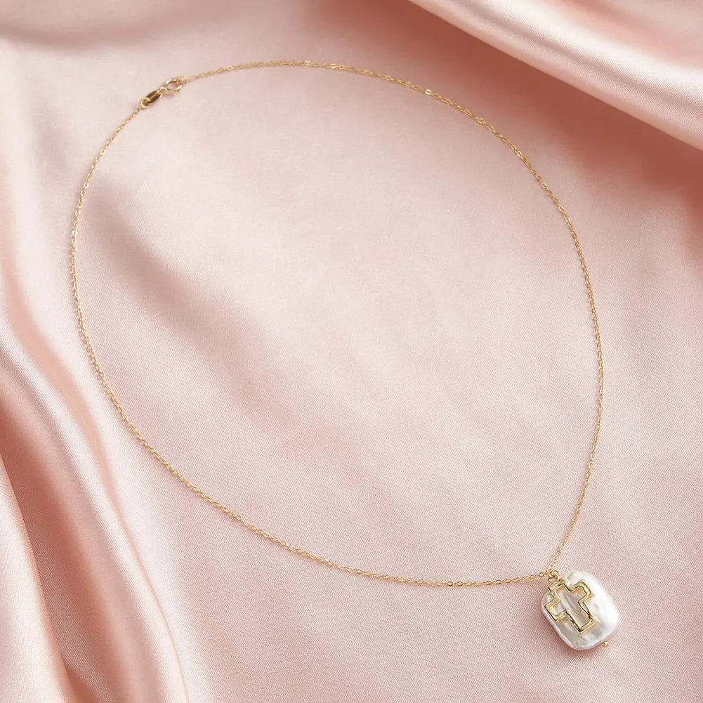 Last Kiss Still Pendant Necklace Set