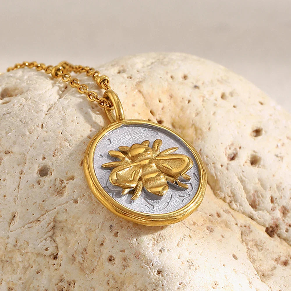 Queen of Thorns Pendant Necklace
