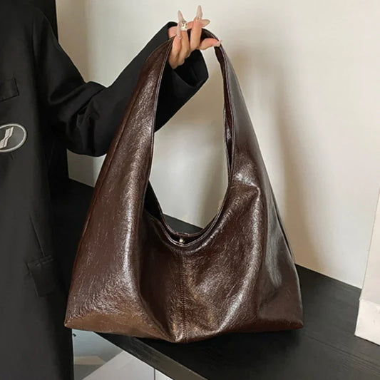 Her Calm Ending Shoulder Bag