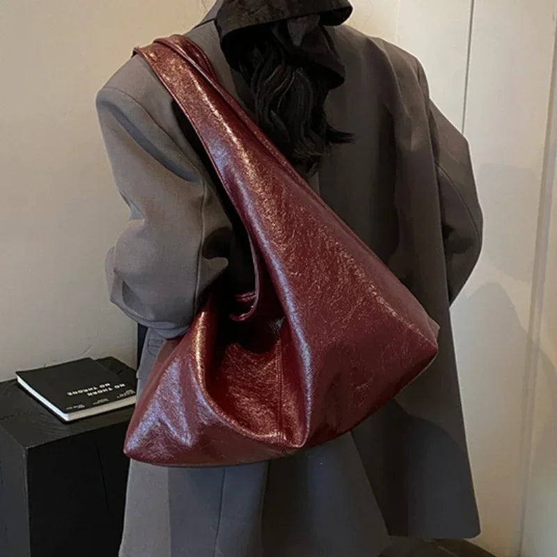 Her Calm Ending Shoulder Bag