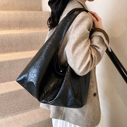Her Calm Ending Shoulder Bag