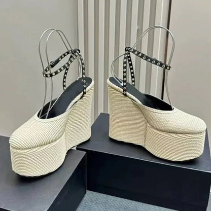 Spillproof Lies Wedges Sandals