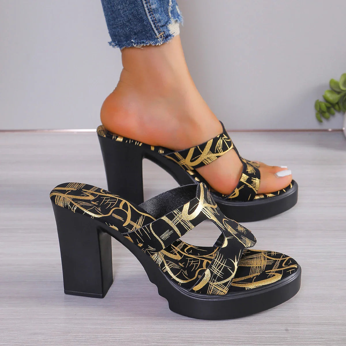 Saturn Soul Pump Sandals