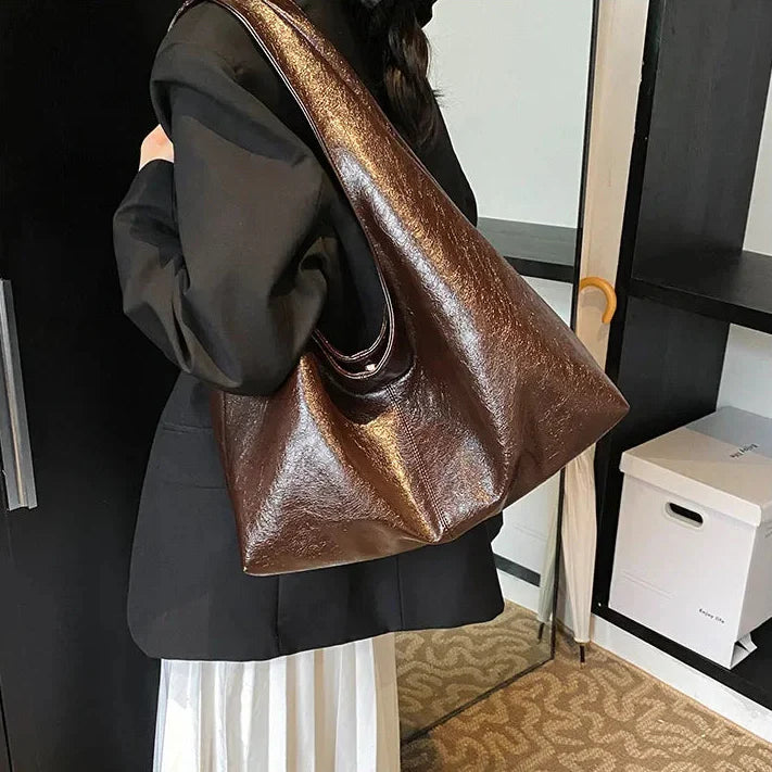 Her Calm Ending Shoulder Bag
