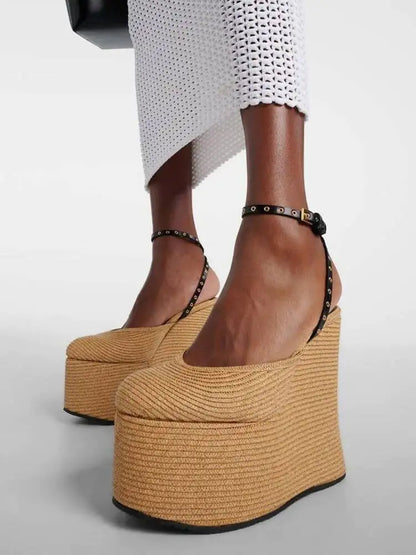Spillproof Lies Wedges Sandals