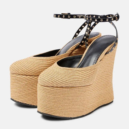 Spillproof Lies Wedges Sandals