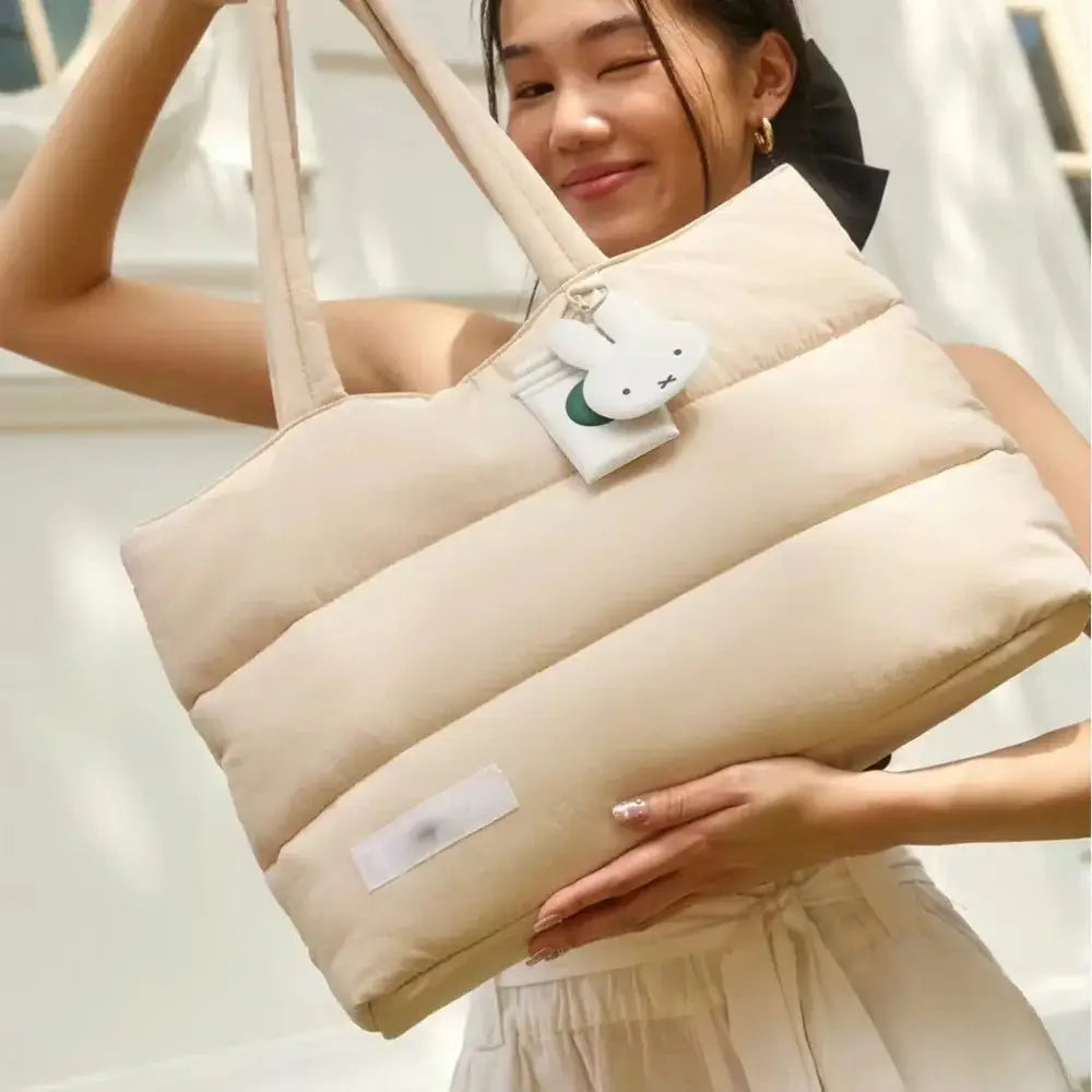 She Finds Ground Shoulder Bag