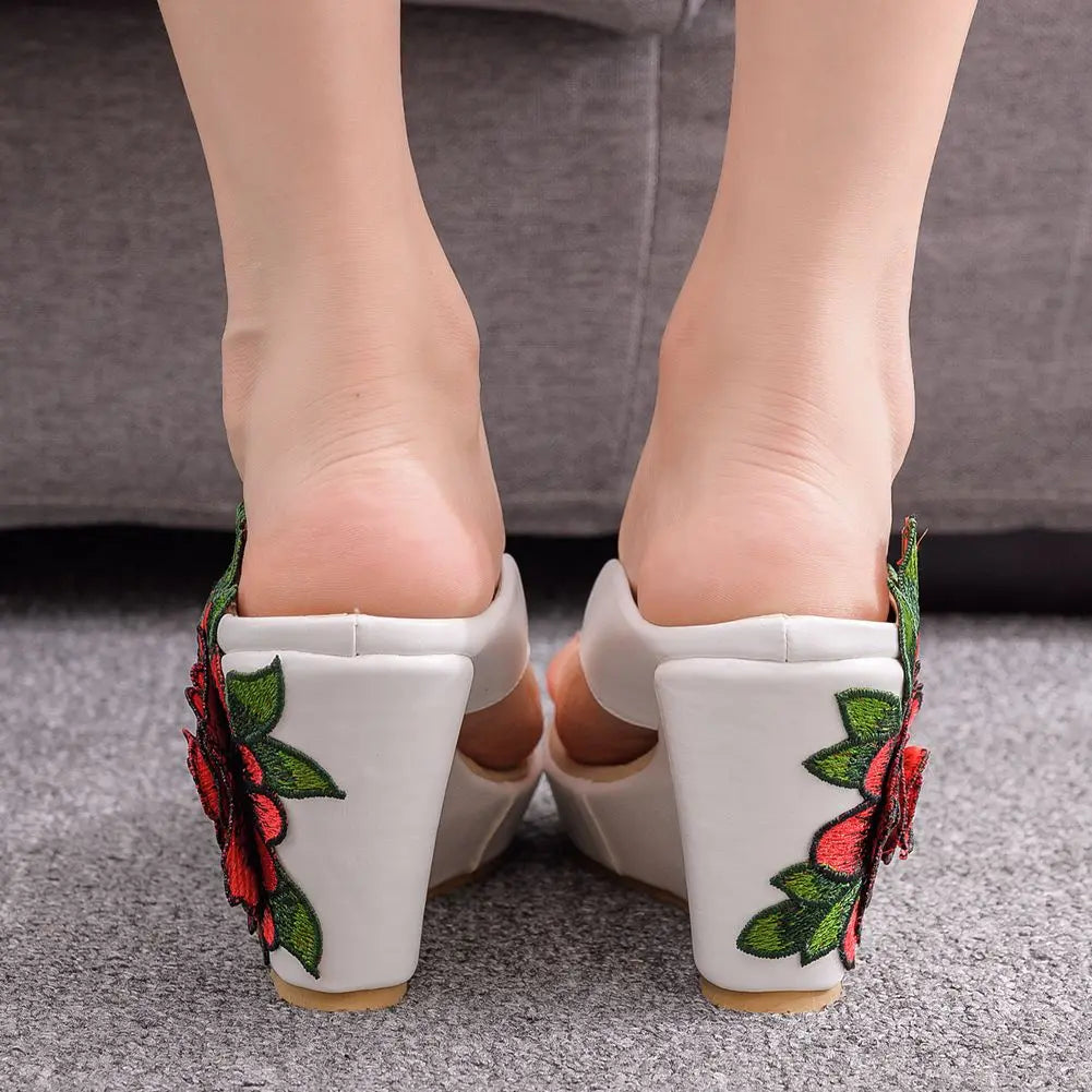 Run Free Run Wild Wedges Sandals