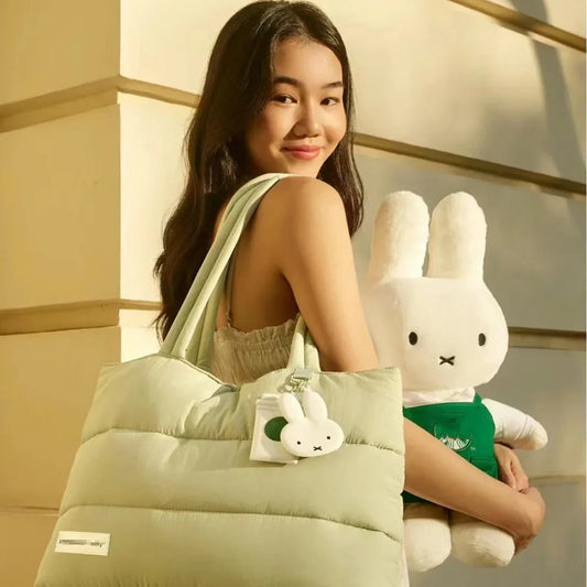 She Finds Ground Shoulder Bag